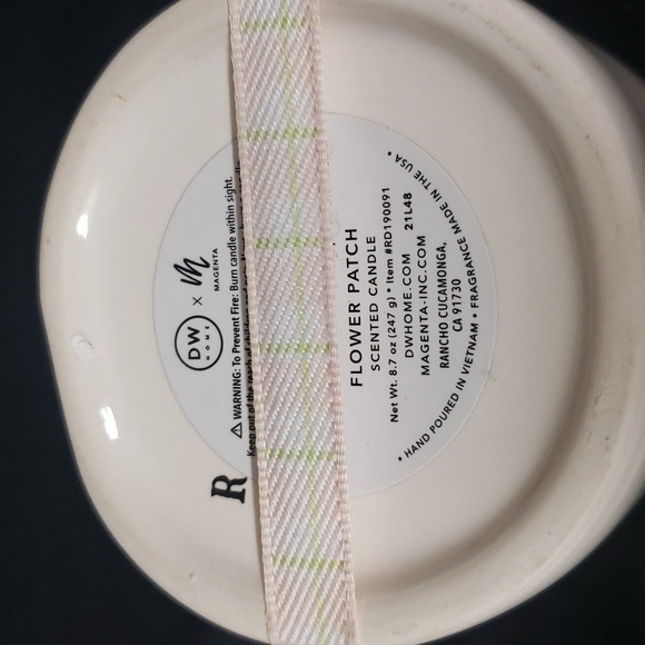 Rae Dunn by Magenta NWT Flower Patch Scented EASTER BUNNY Gnome Candle - Picture 4 of 5